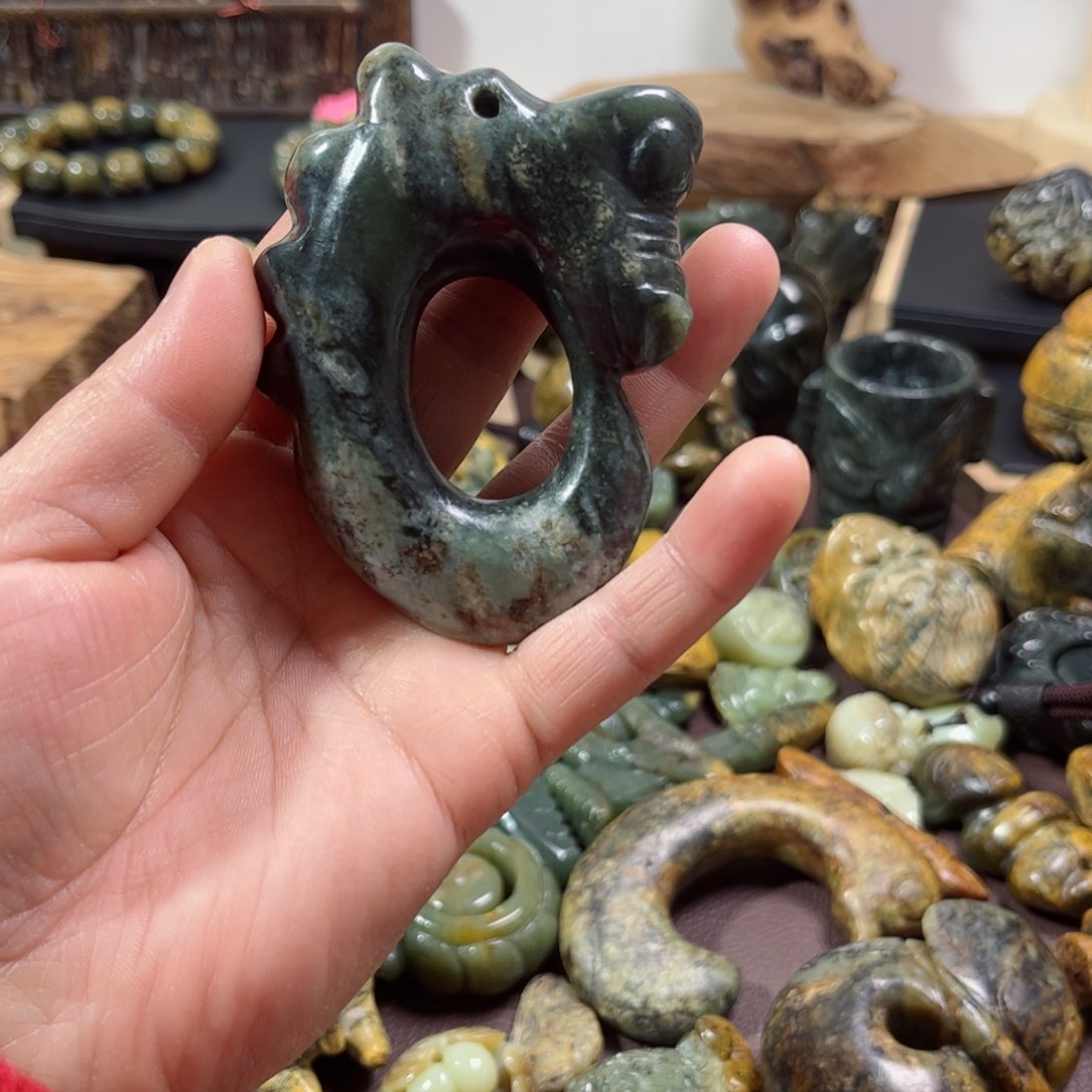 岫岩河磨玉（透闪石质玉）把件未镶嵌潇*