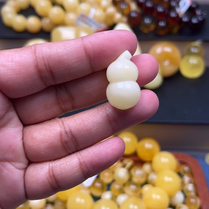 琥珀未镶嵌珠宝奇石M998号白葫芦