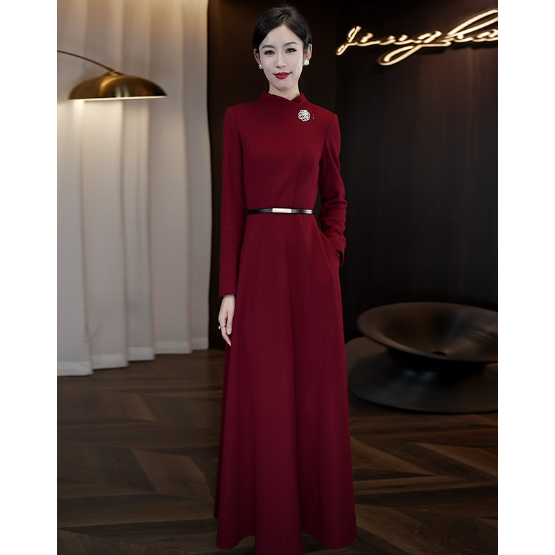 酒红色加厚毛呢连衣裙女2025秋冬新款修身打底长裙高级感穿搭裙子
