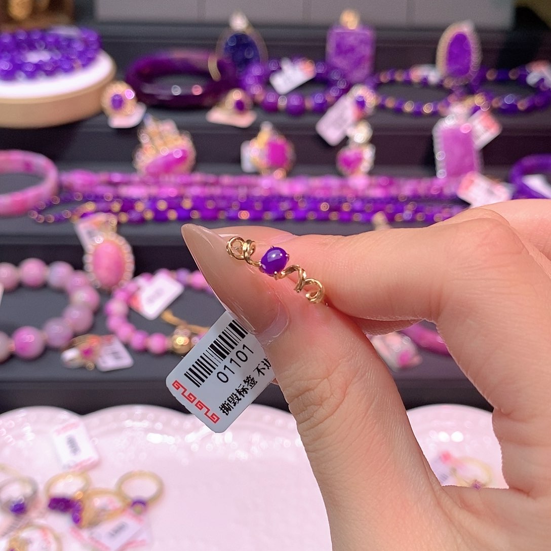 18K金镶嵌苏纪石（舒俱来）戒指