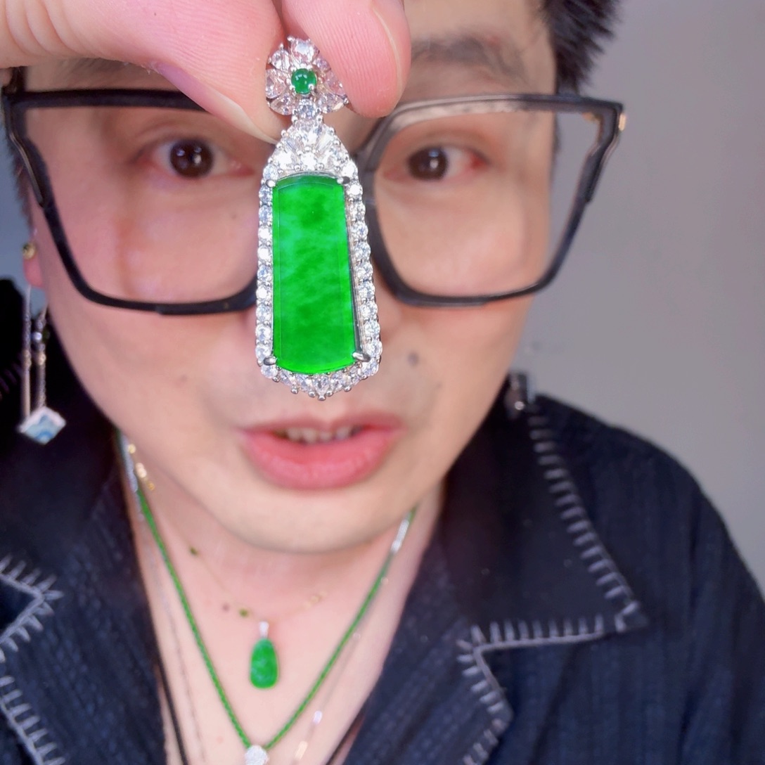 翡翠挂件未镶嵌一件