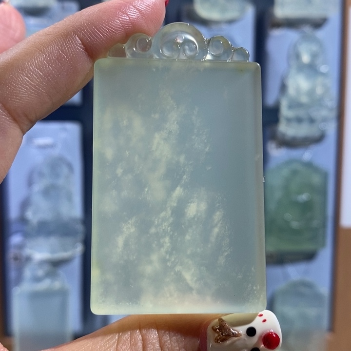 岫玉未镶嵌颈饰吊坠