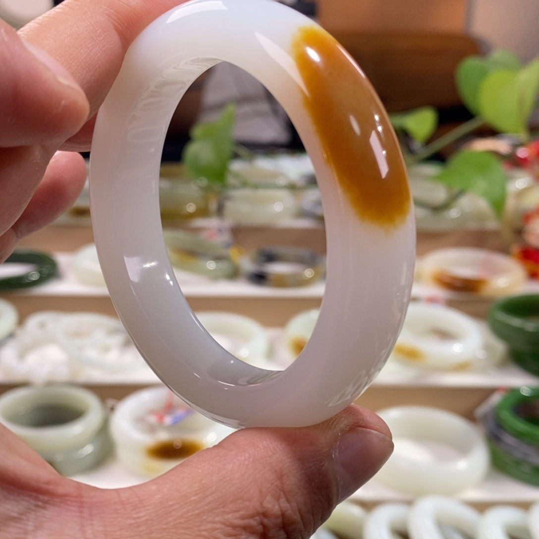 和田玉未镶嵌手镯