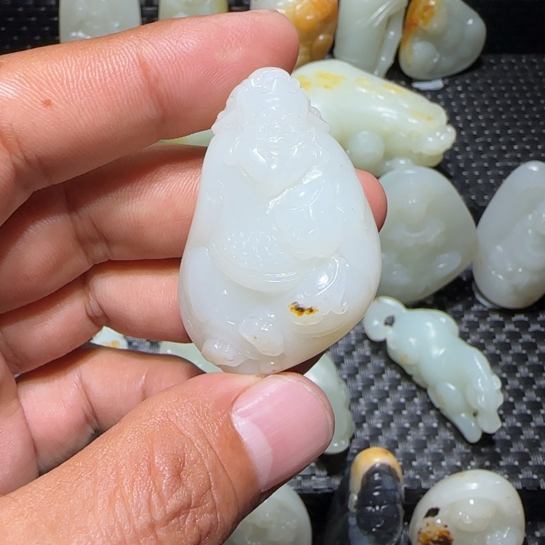 和田玉挂件未镶嵌蓝*。