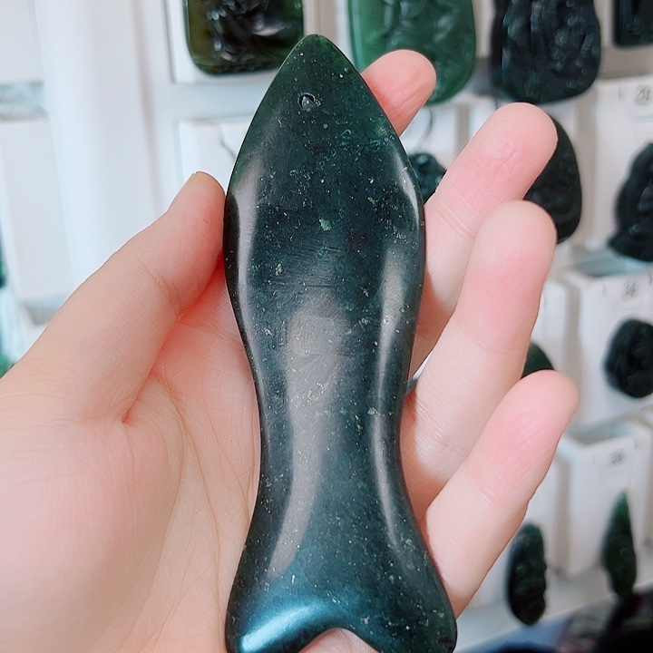 蛇纹石玉颈饰未镶嵌