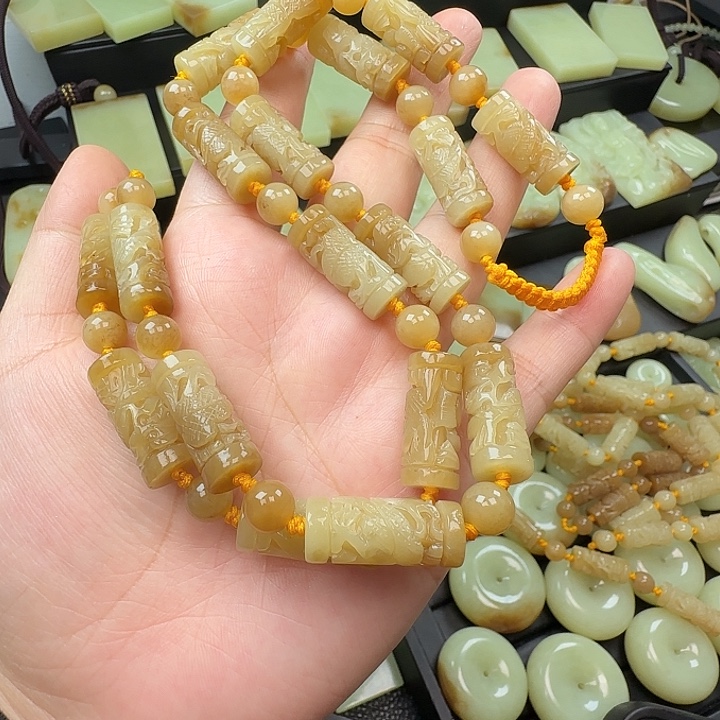 梦***影岫岩老玉（透闪石质玉）未镶嵌挂件