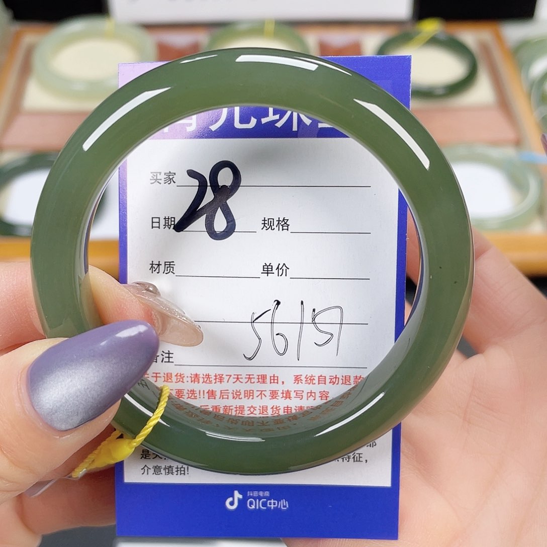 和田玉手镯未镶嵌