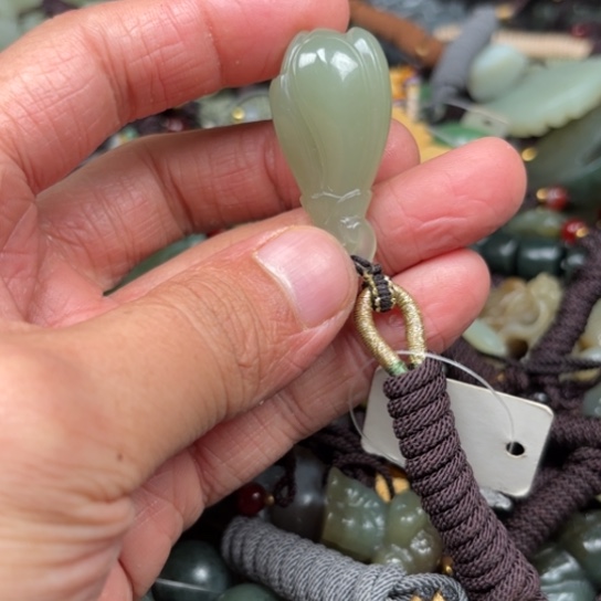 和田玉吊坠未镶嵌