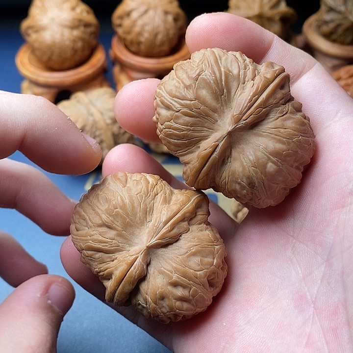 文玩核桃吊坠茶**色核桃