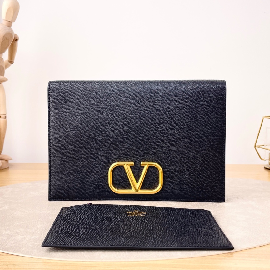 95新 Valentino/华伦天奴 【九筒奢品】黑金皮革手拿包4558