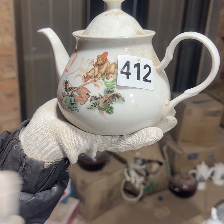 瓷片多空茶壶一个