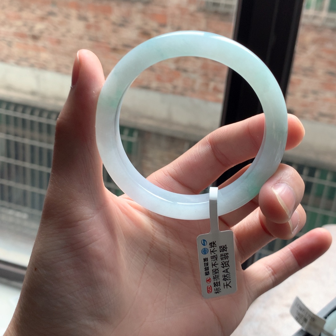 翡翠手镯（圆镯）未镶嵌翡翠手镯