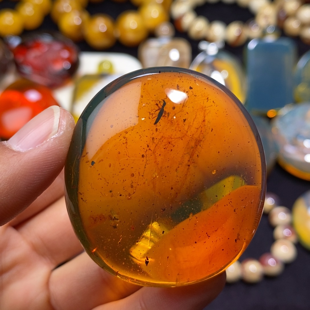 琥珀未镶嵌颈饰25.9克虫珀