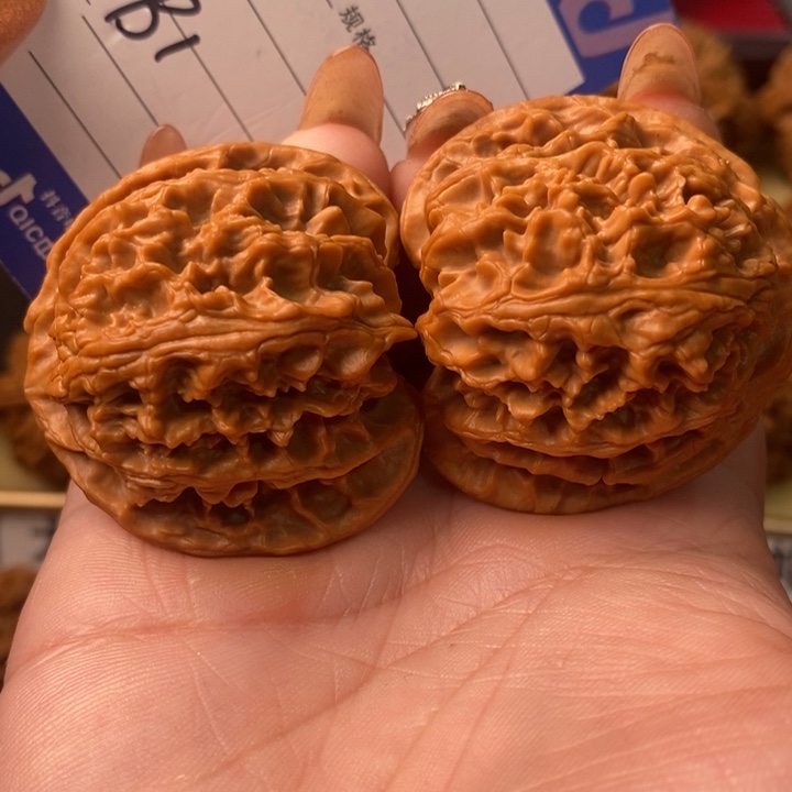 大***儿把件桃核精品大苹果