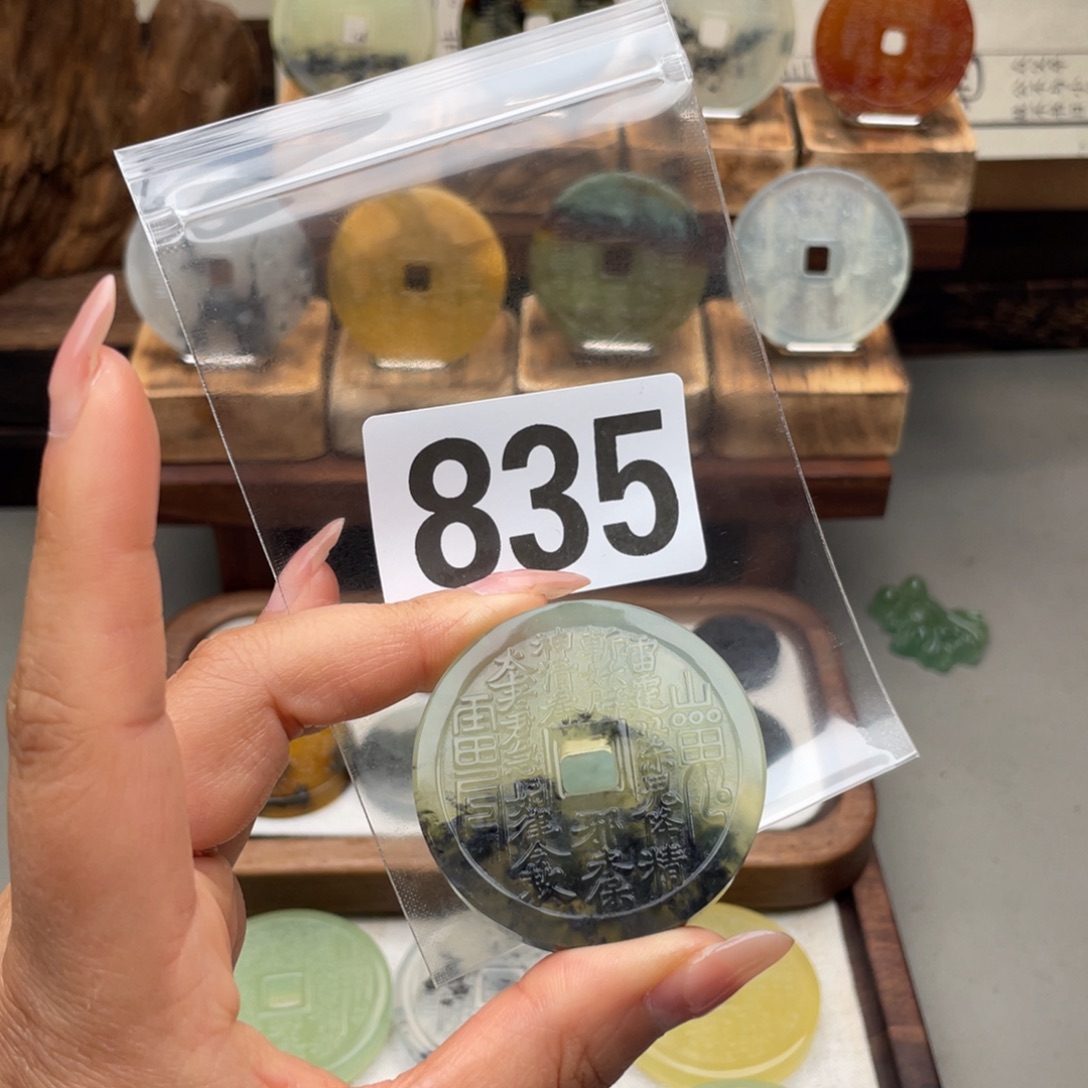 荷***宝蛇纹石玉未镶嵌颈饰