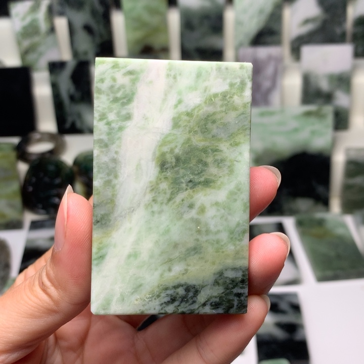 独山玉颈饰未镶嵌