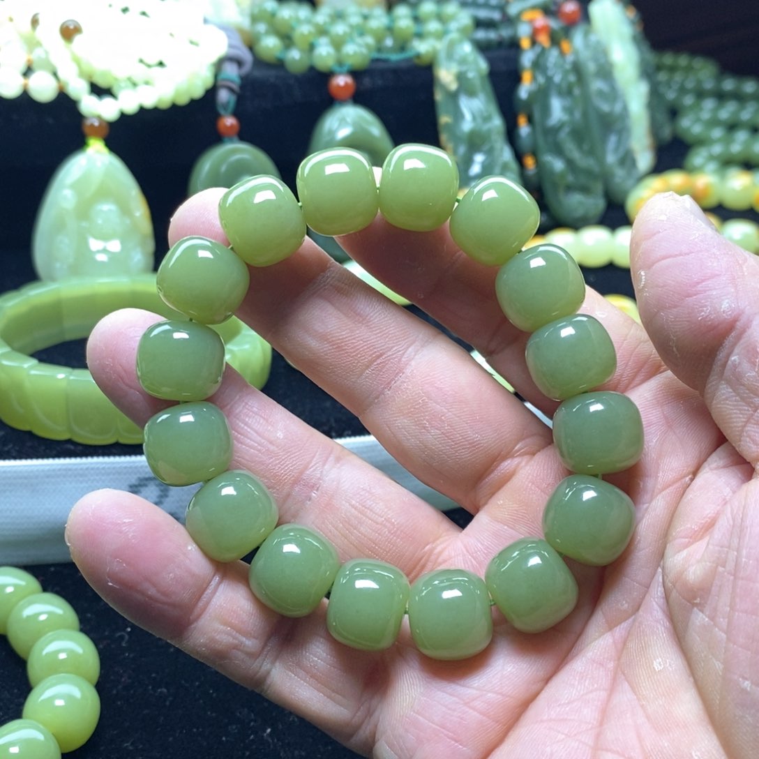 和田玉（糖玉）颈饰未镶嵌苍**约