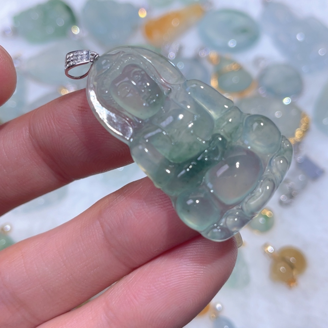 翡翠18K金镶嵌颈饰翡翠