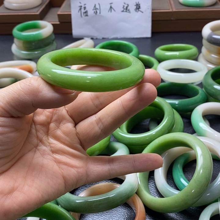 石英质玉手镯未镶嵌?*子