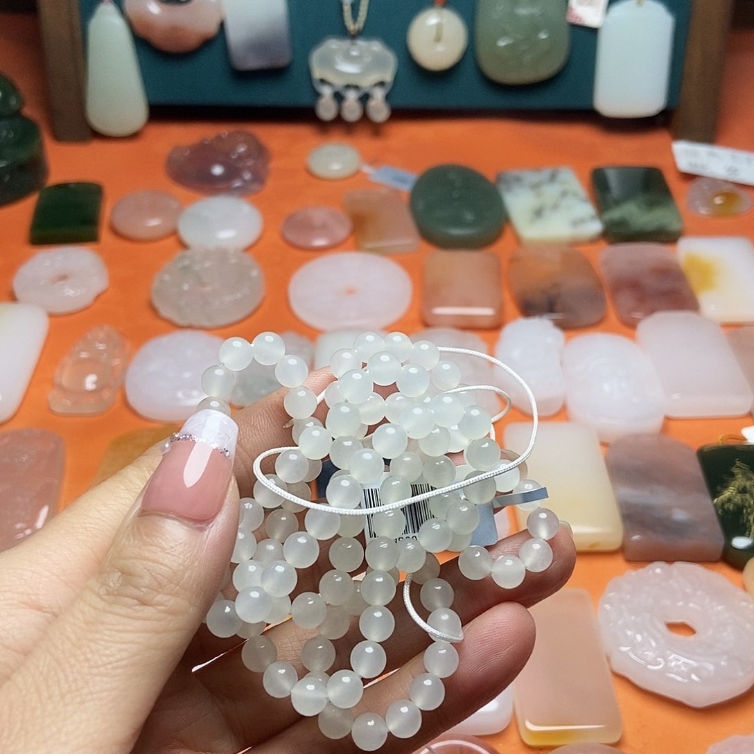颈饰未镶嵌和田玉刘*生