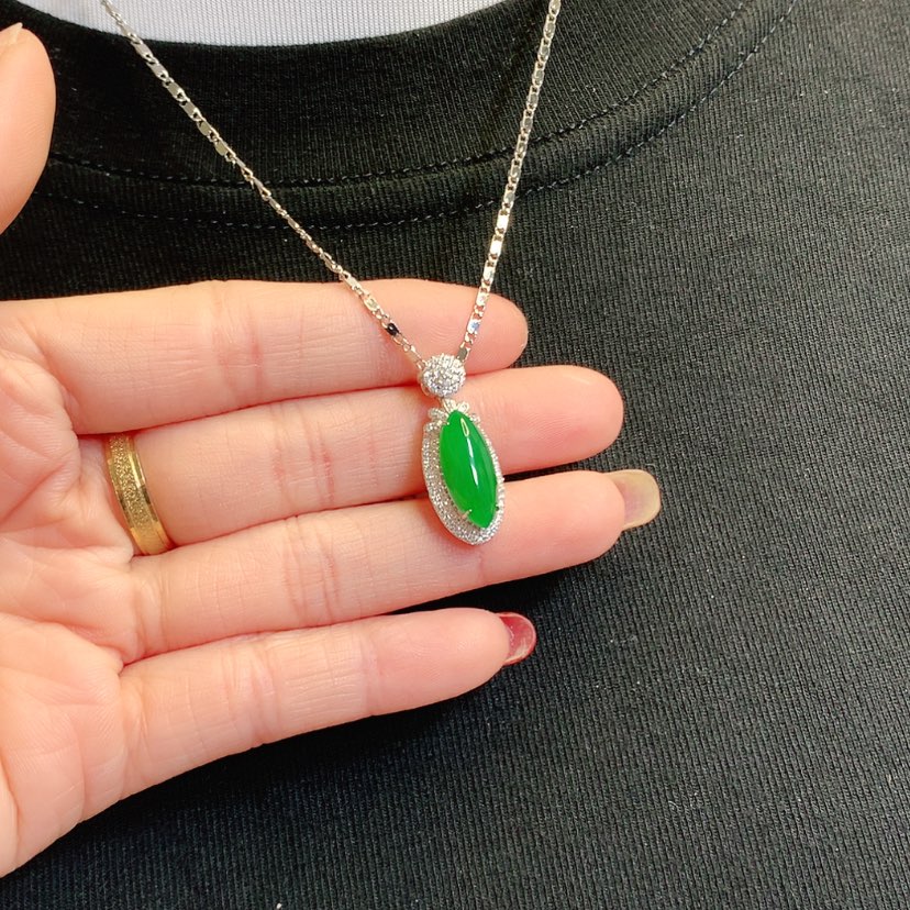 【闪购商品】翡翠吊坠(赠链)18K金镶嵌