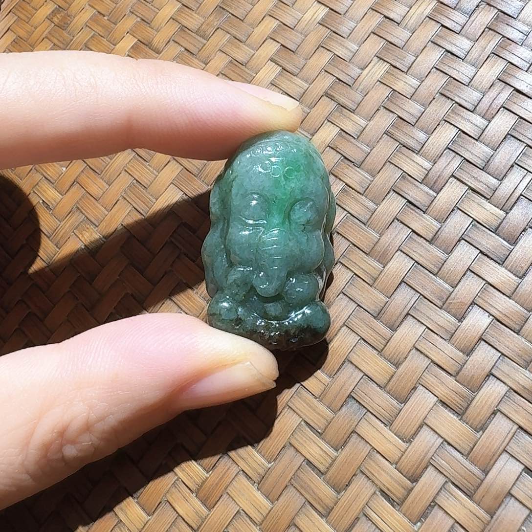 颈饰未镶嵌翡翠个性十足