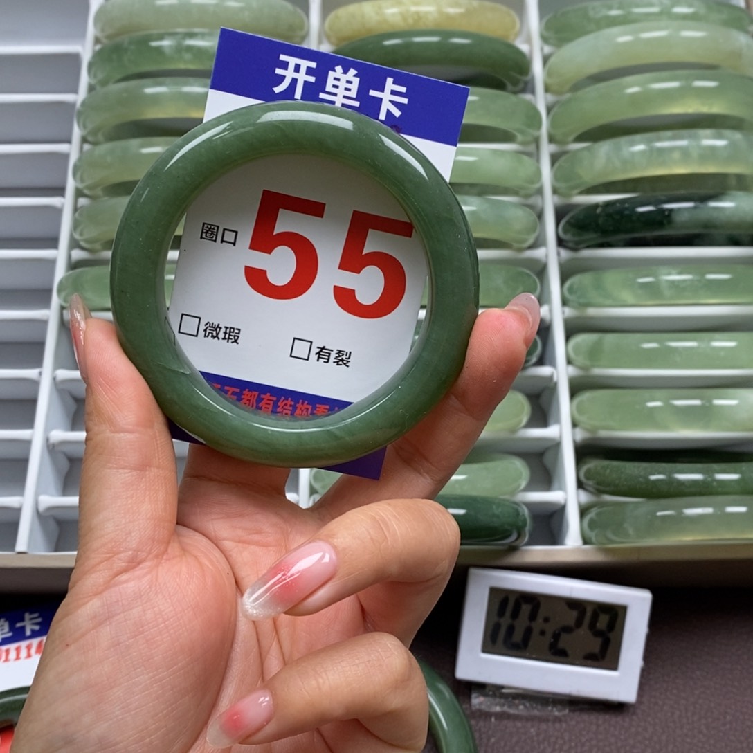岫玉手镯未镶嵌我
