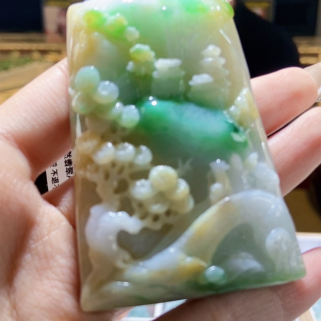 翡翠颈饰未镶嵌翡翠