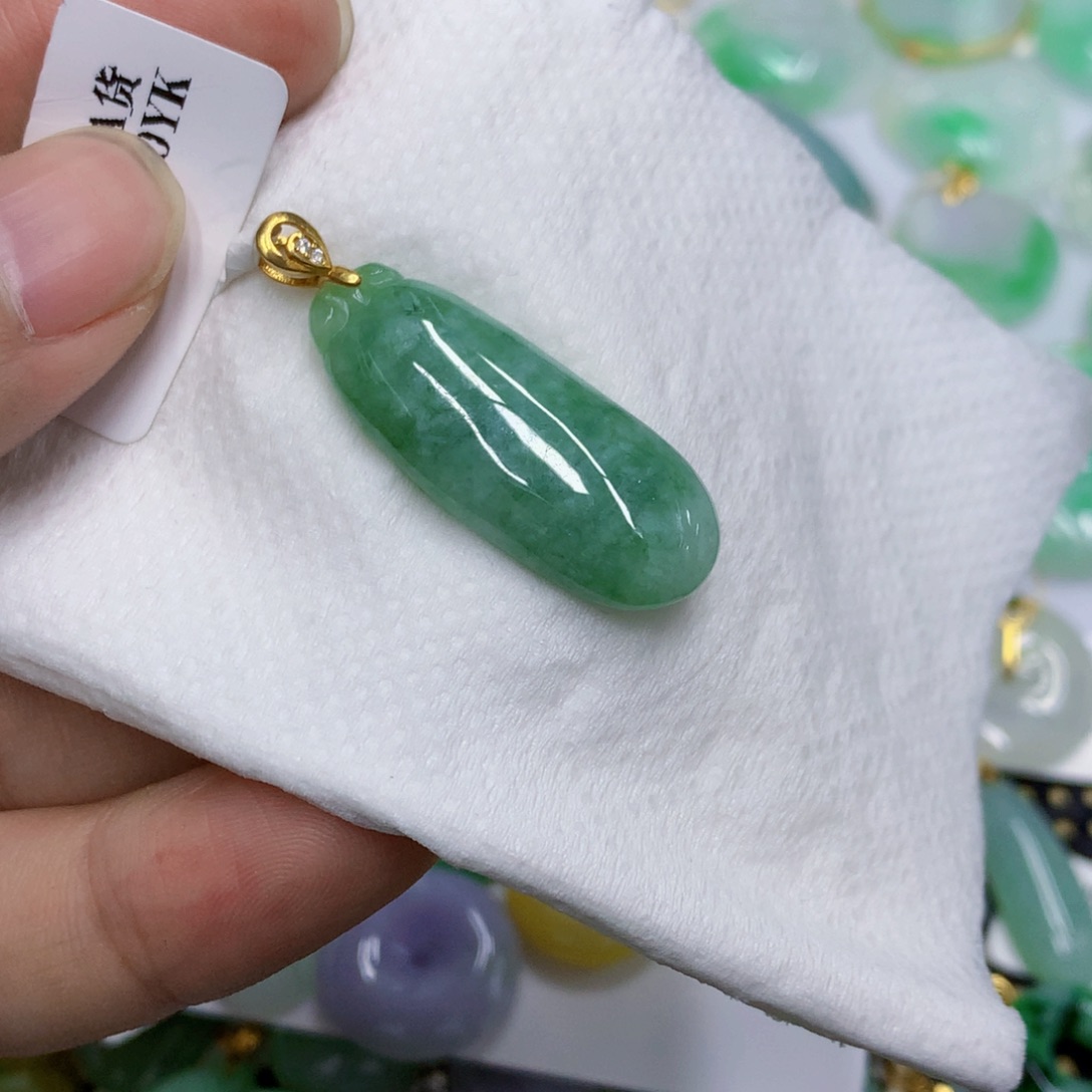 翡翠未镶嵌颈饰翡翠