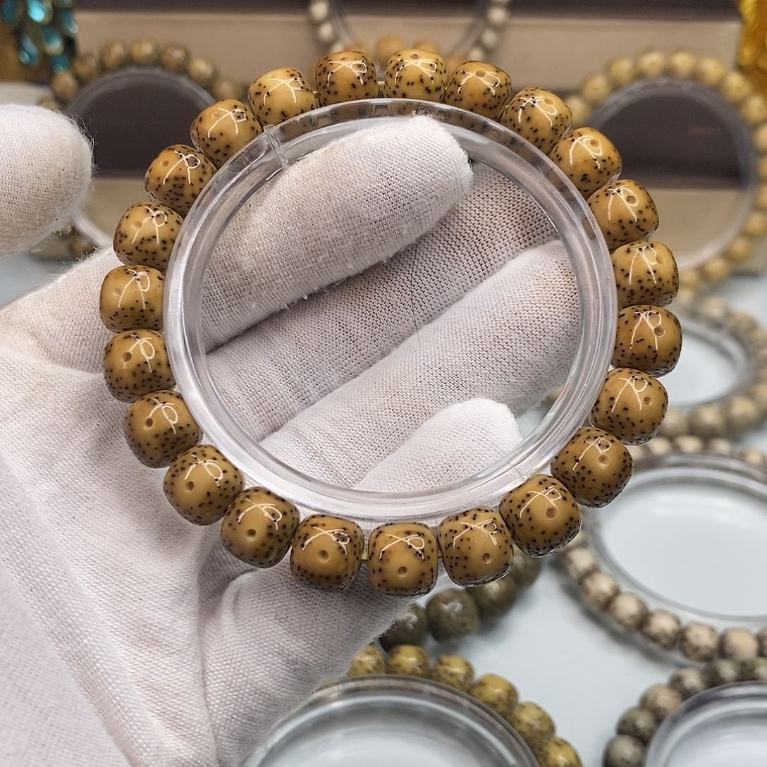 悦***6星月菩提手串9×10一物一图原生态同枝绿包白大眼睛