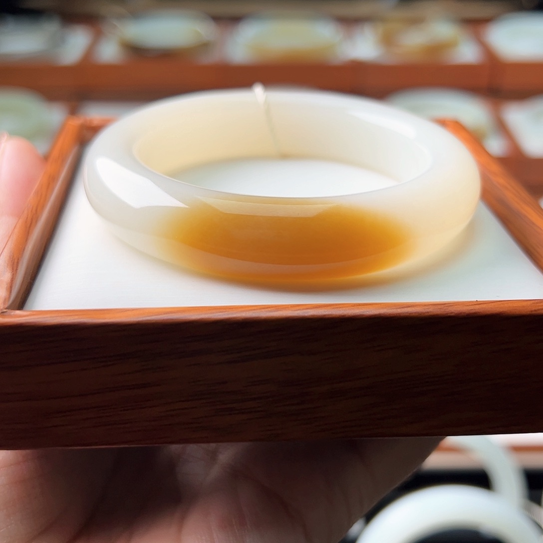 和田玉手镯未镶嵌56