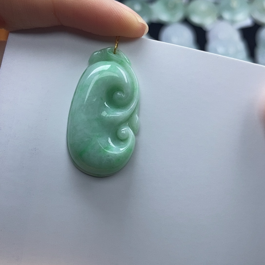 翡翠未镶嵌颈饰如意