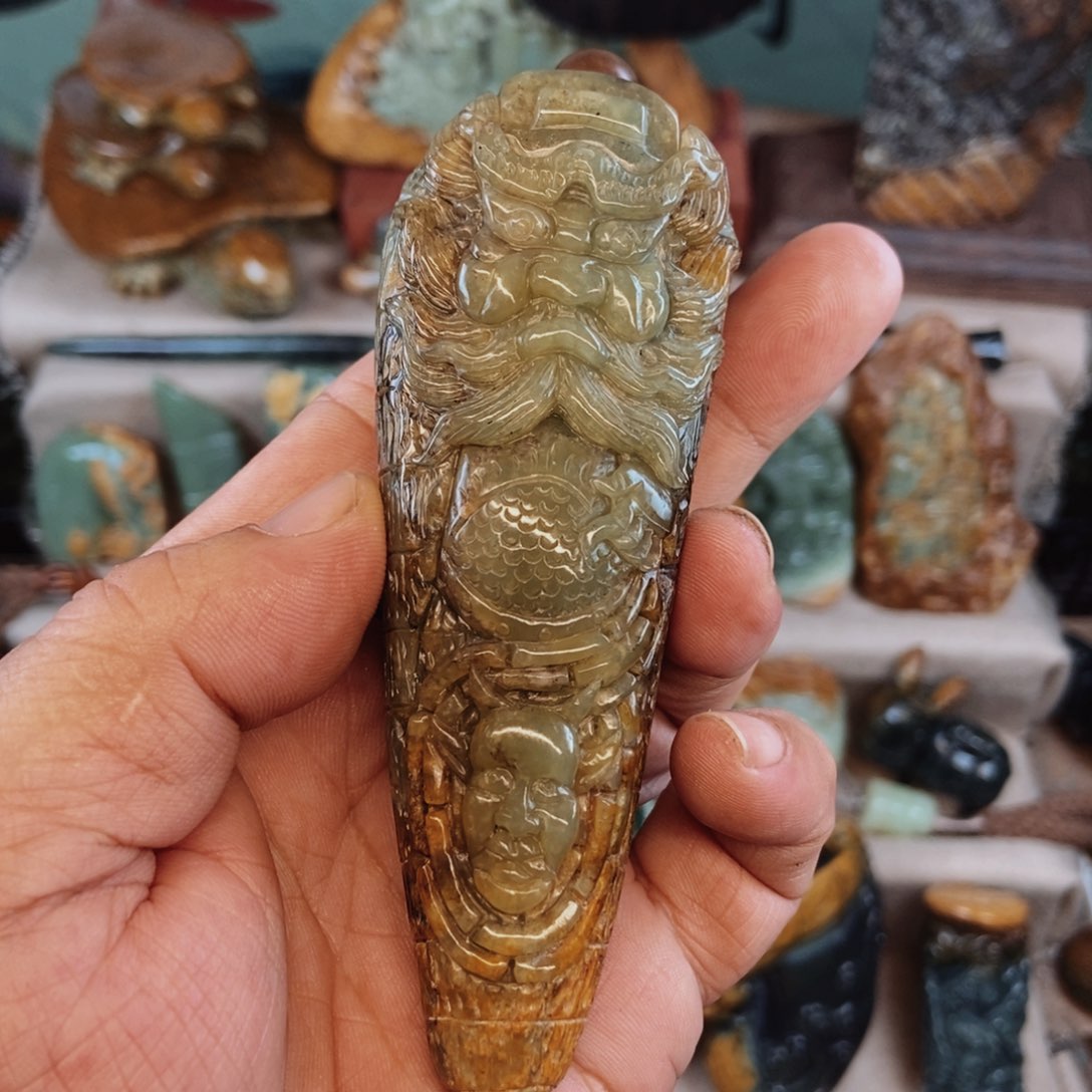 岫岩河磨玉（透闪石质玉）把件未镶嵌三**生