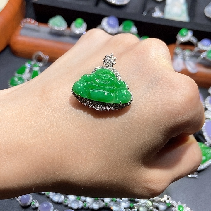 颈饰18K金镶嵌翡翠不议退