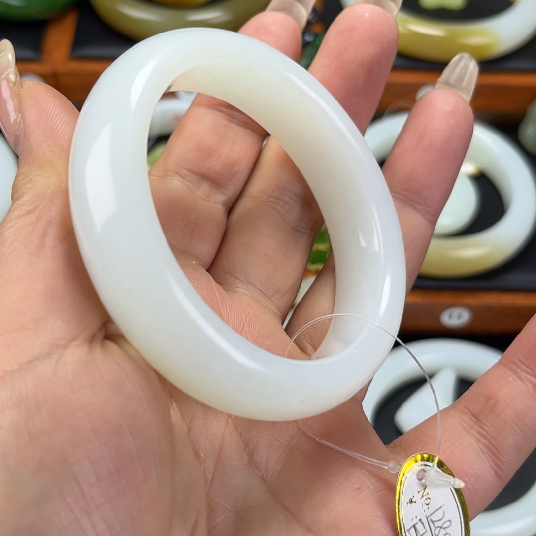 和田玉手镯未镶嵌58俄