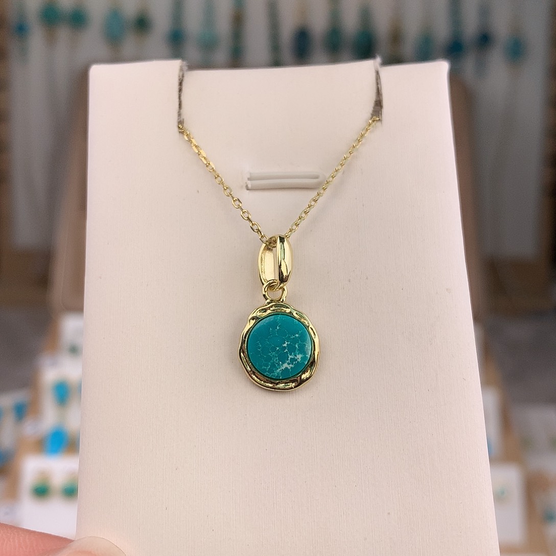 绿松石未镶嵌颈饰