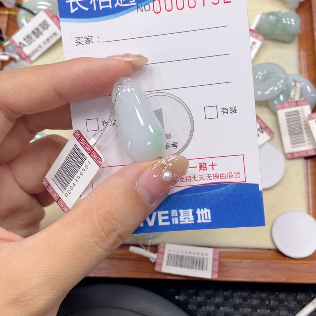 翡翠未镶嵌颈饰翡翠吊坠x0732