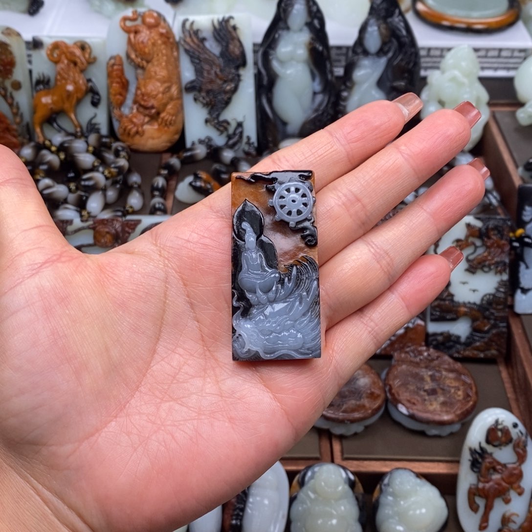 颈饰未镶嵌和田玉笑**尘