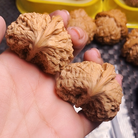 文玩核桃半壁座山雕