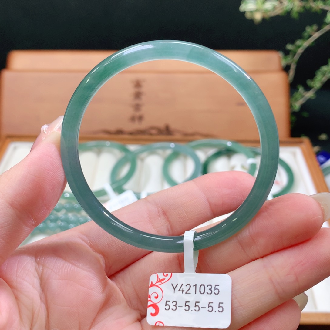 翡翠手镯（圆镯）未镶嵌