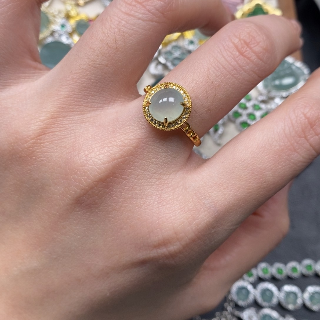 翡翠颈饰未镶嵌翡翠