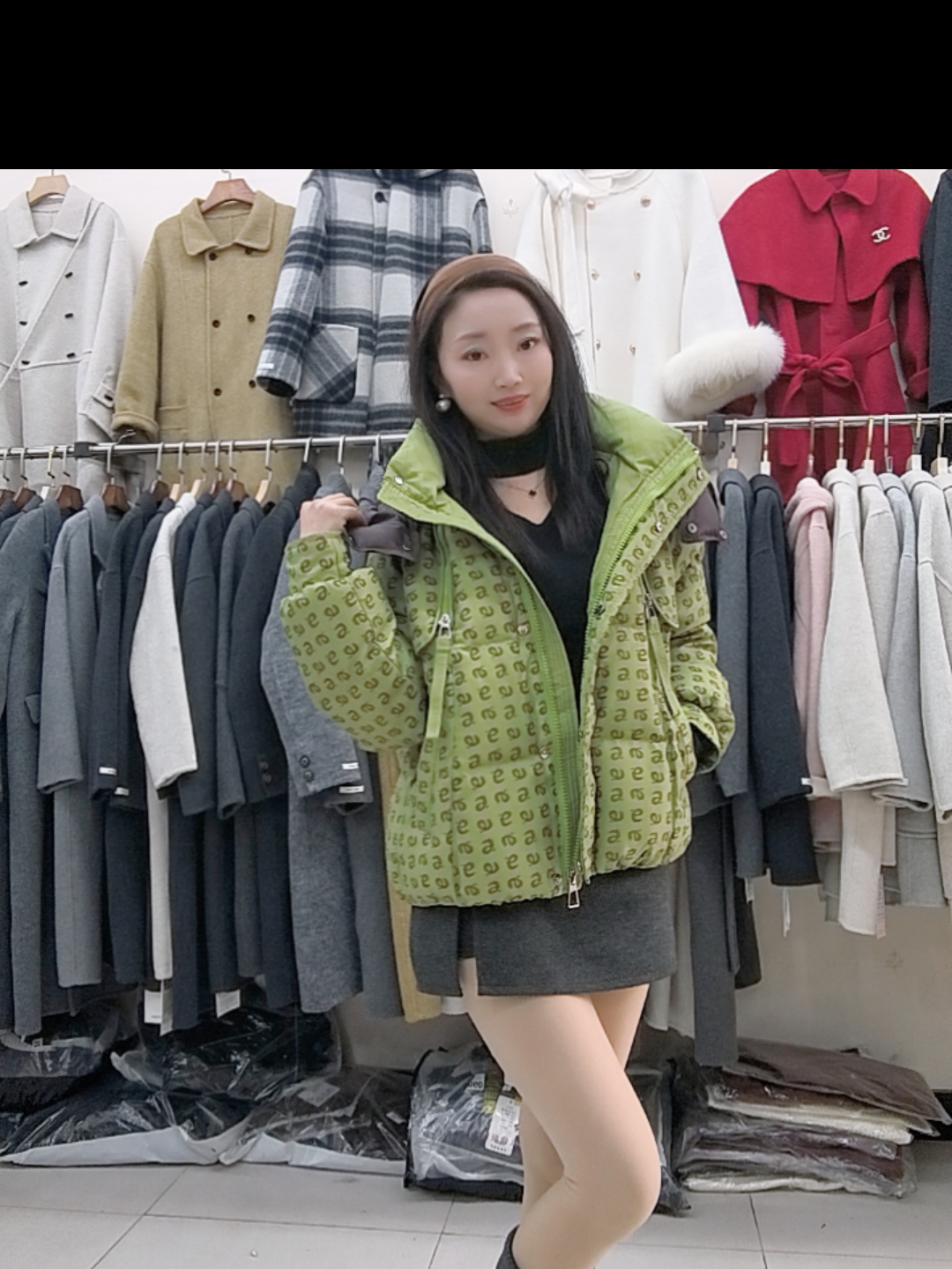 印花短款连帽休闲风优等品羽绒服绿色加厚拼接冬季