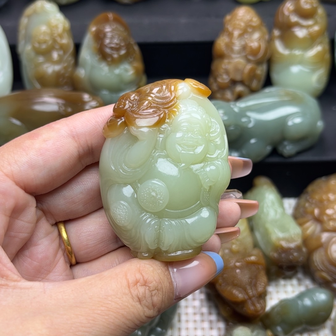 和田玉未镶嵌把件逍***郎