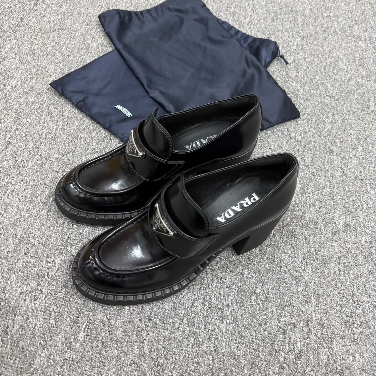 未使用 Prada/普拉达 13489505 普拉达 黑色三角标高跟乐福鞋38码