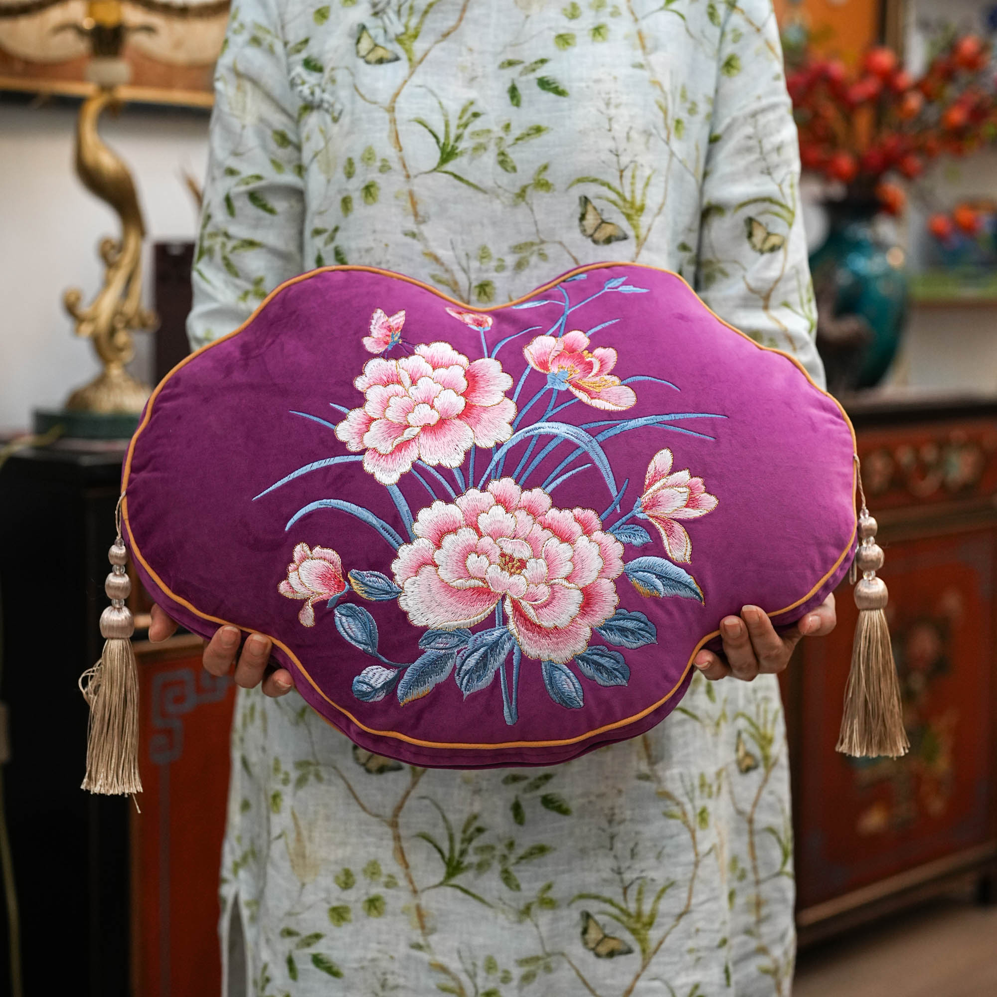 【奇居巍】紫色春晓绒布如意枕 中式重工刺绣金丝绒布抱枕