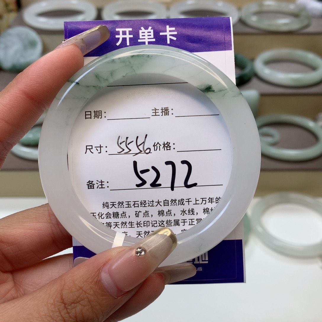 石英质玉手镯未镶嵌小****?