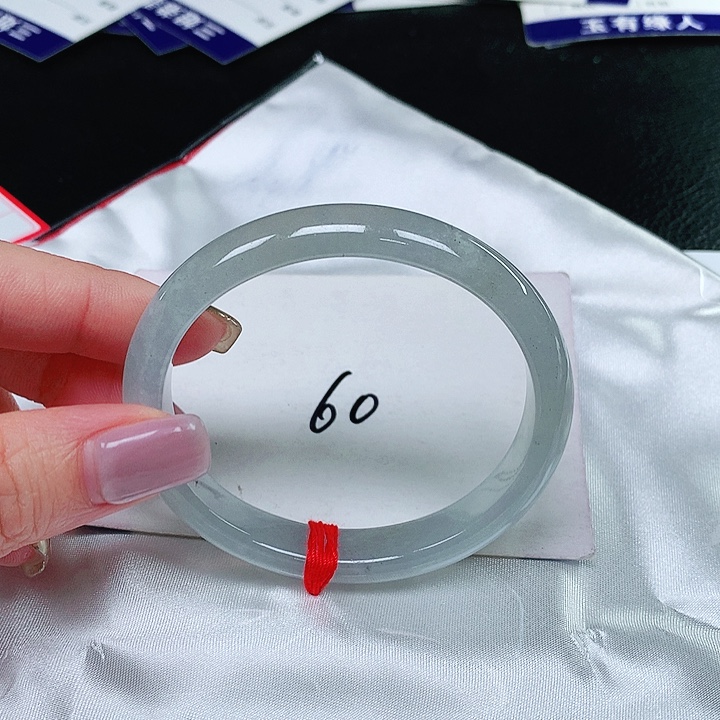 翡翠手镯（贵妃镯）未镶嵌