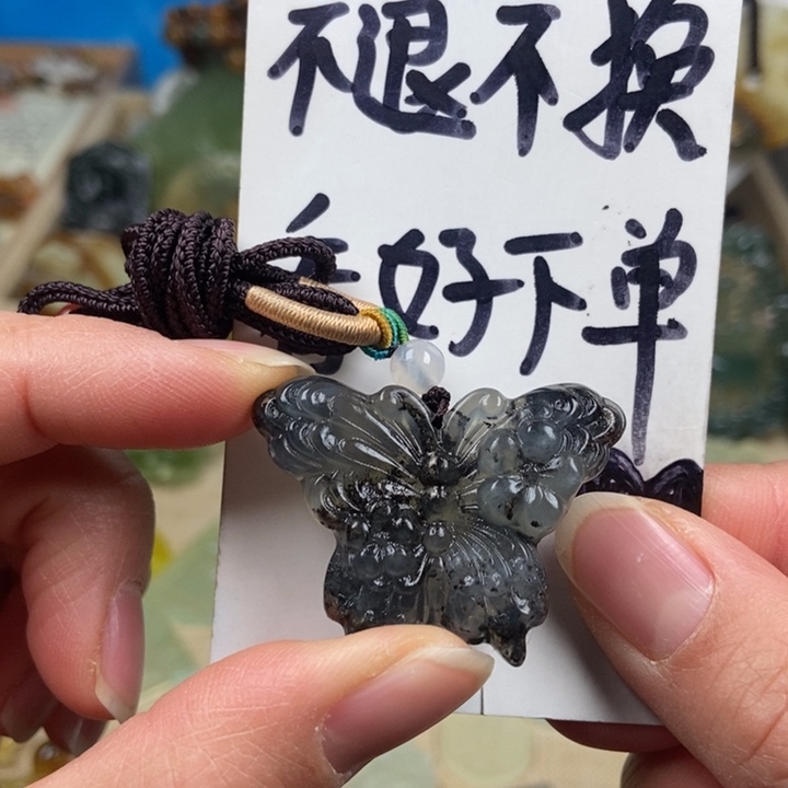 蛇纹石玉颈饰未镶嵌