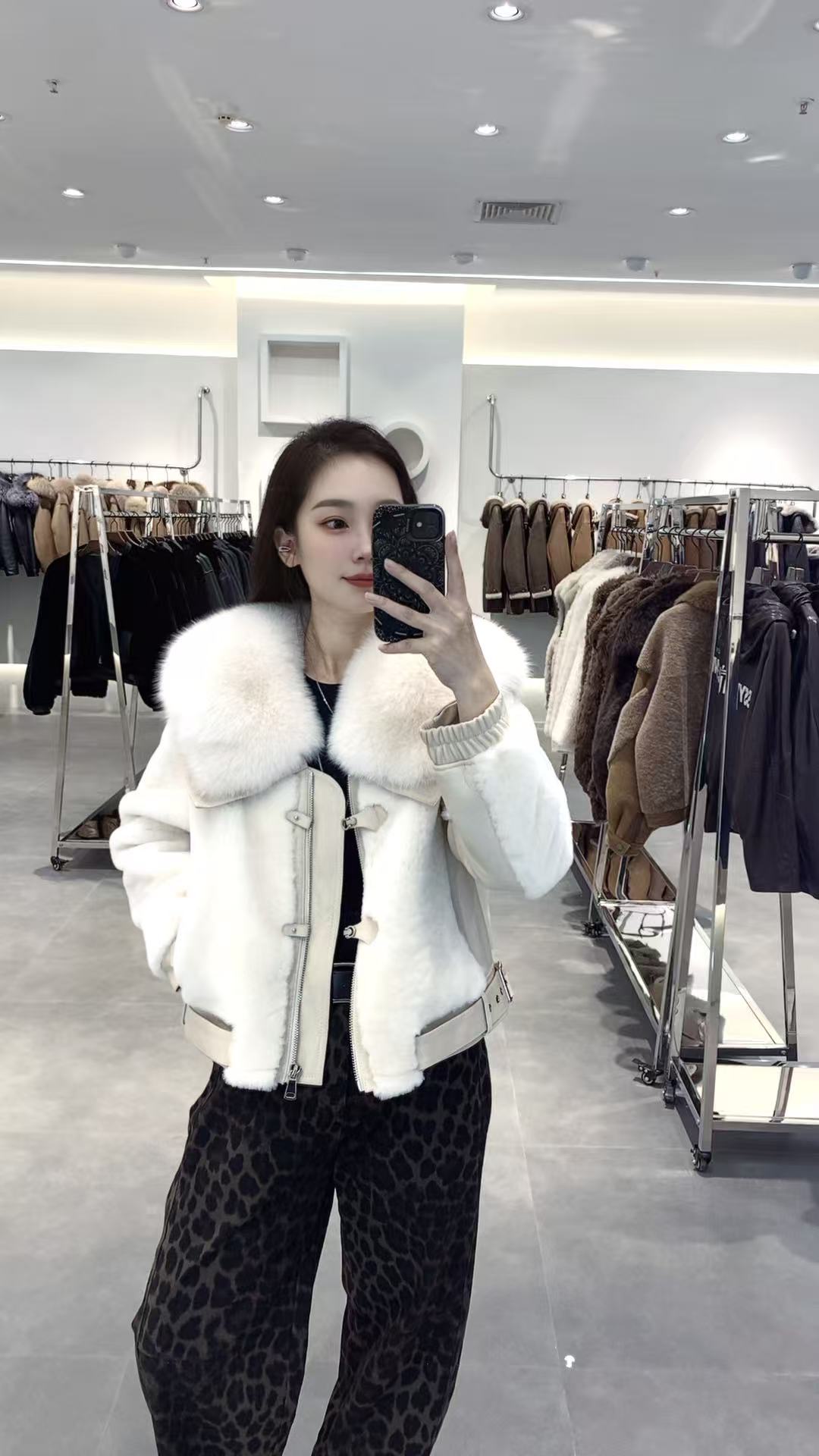 2025新款皮毛一体狐狸毛披肩领时尚外套