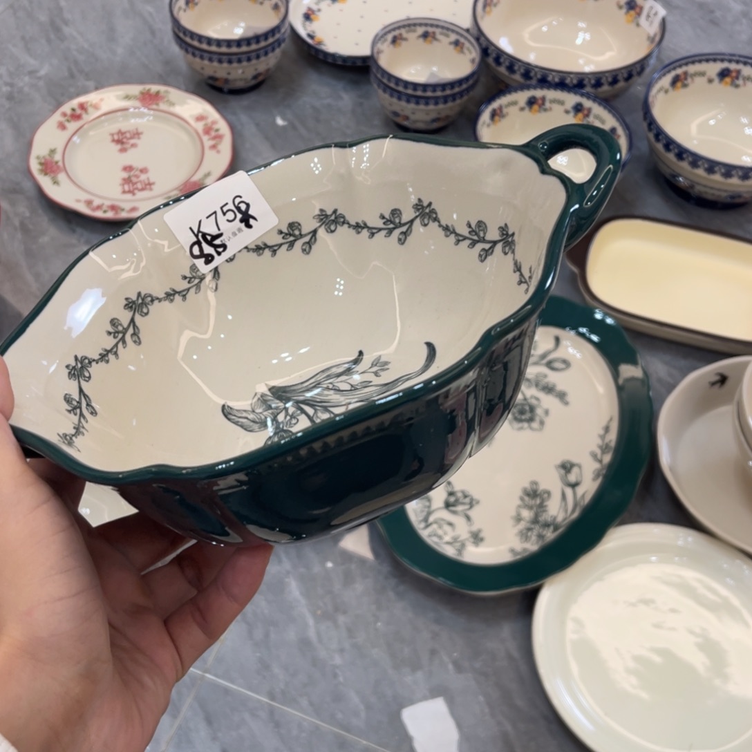 陶瓷微瑕餐具介意勿拍，满18飞！